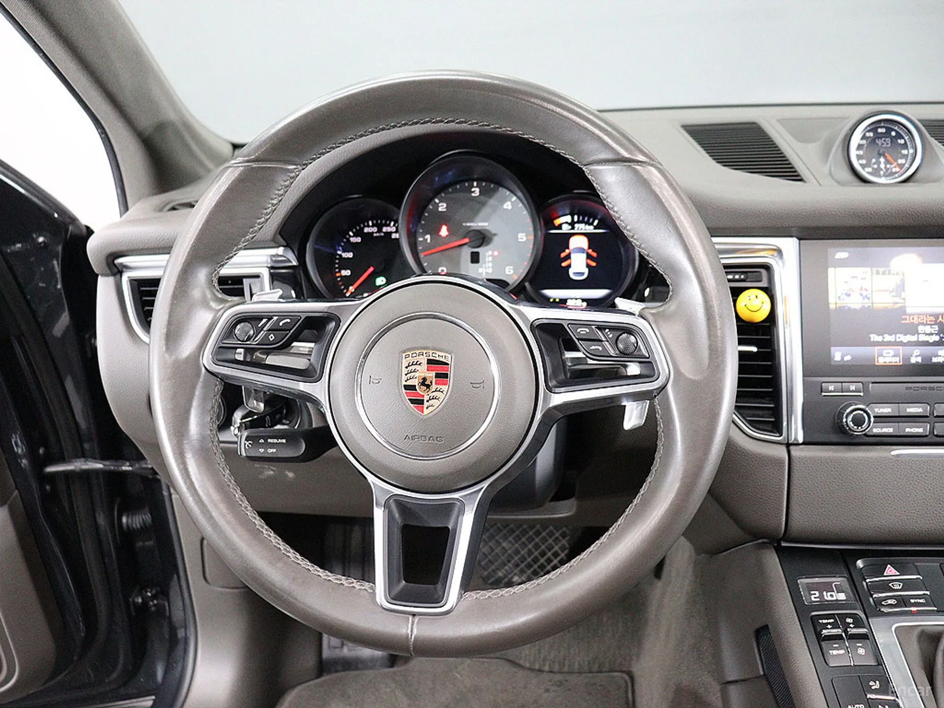Porsche Macan превью 12