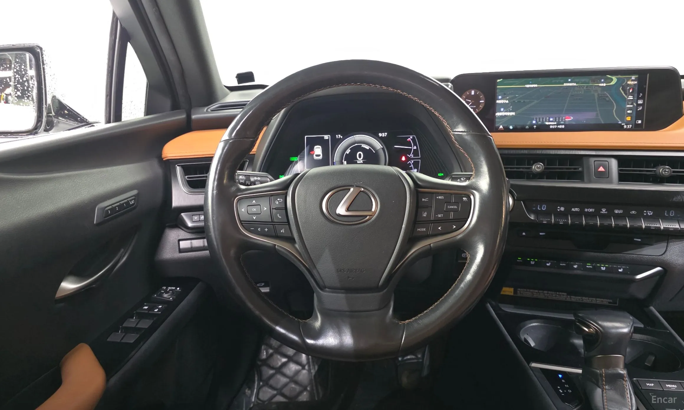 Lexus UX250h превью 13