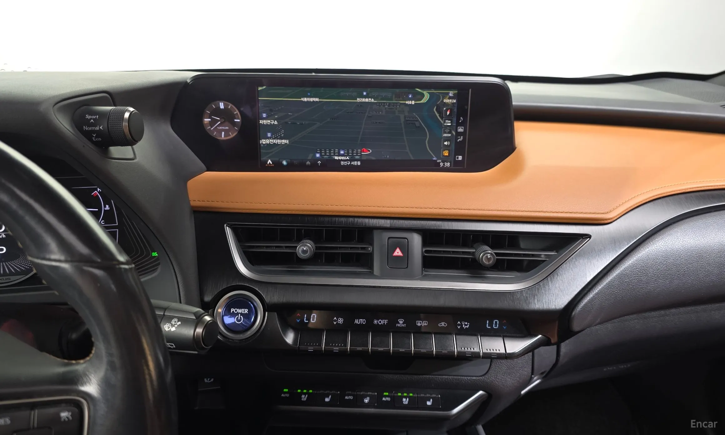Lexus UX250h превью 15