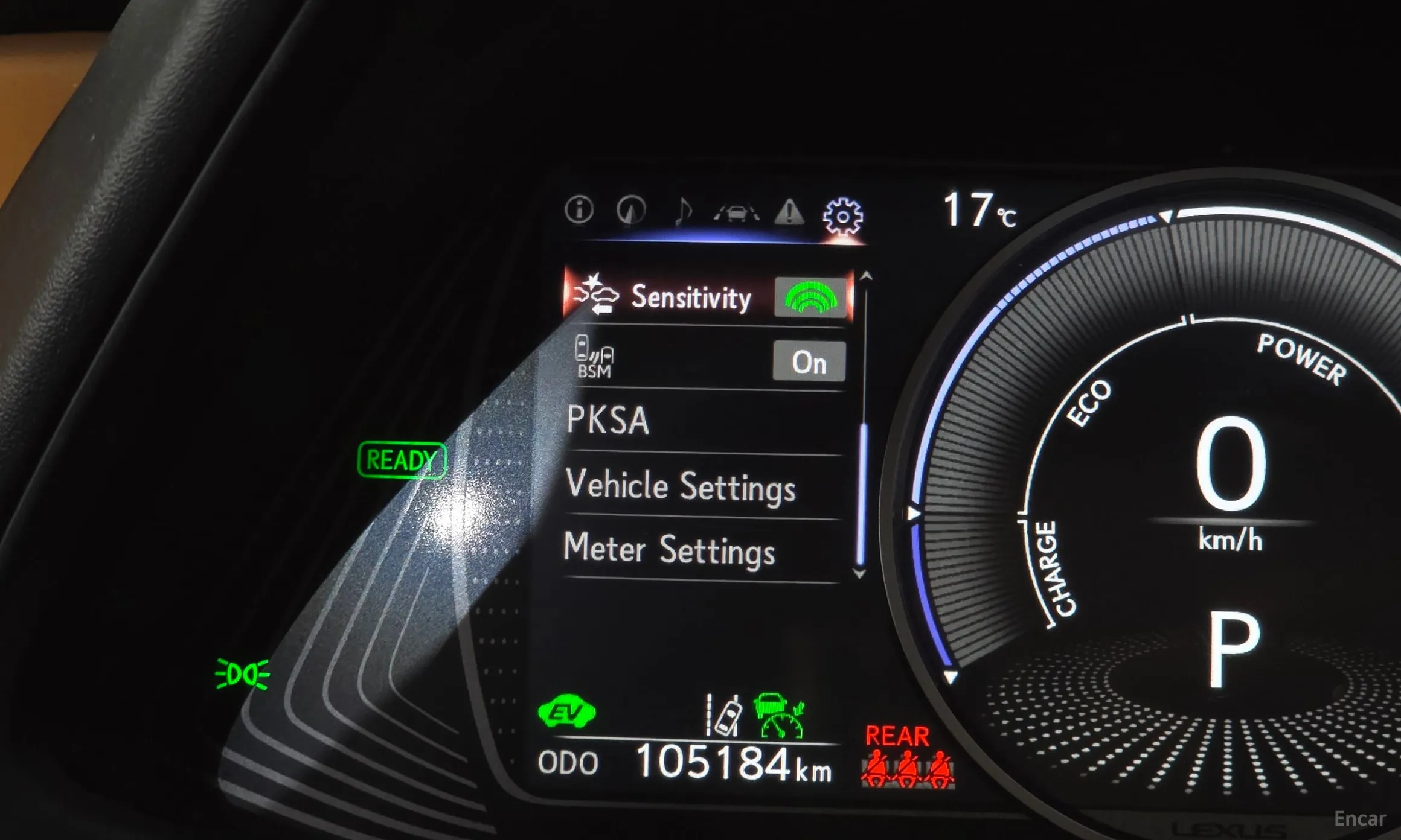 Lexus UX250h превью 17
