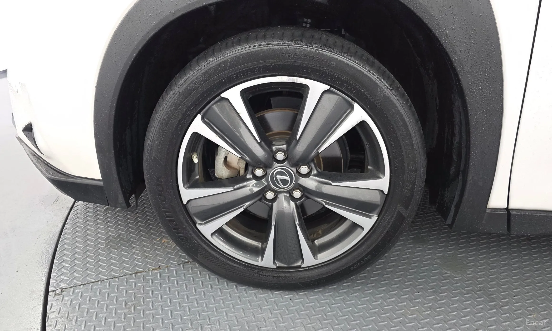 Lexus UX250h превью 5