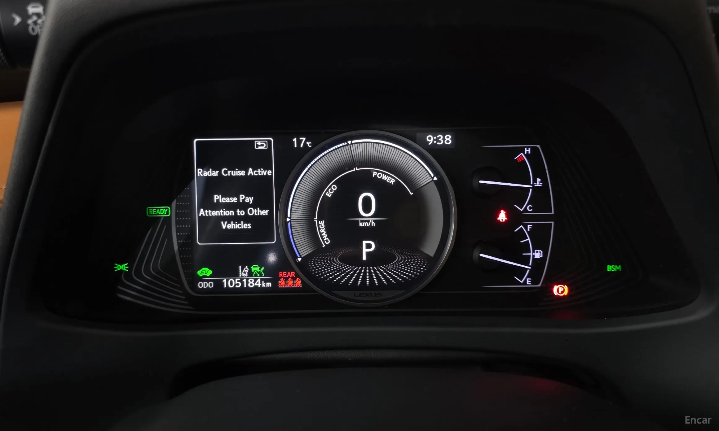 Lexus UX250h превью 8