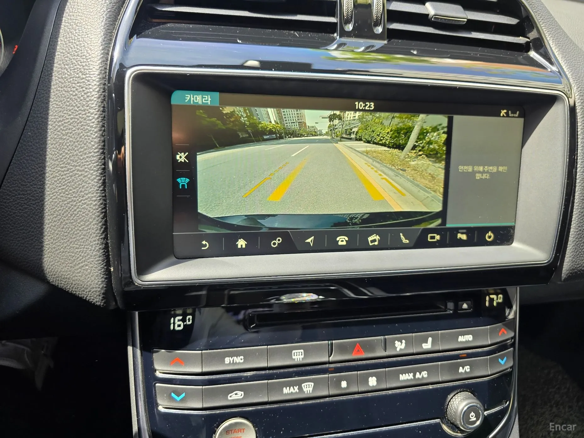 Jaguar XE превью 15