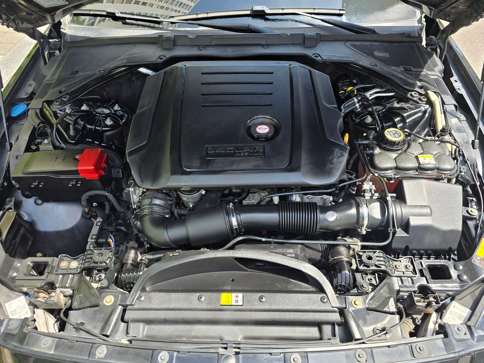 Jaguar XE превью 18