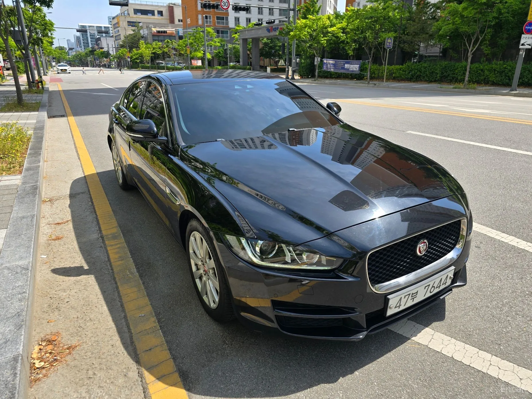 Jaguar XE превью 3