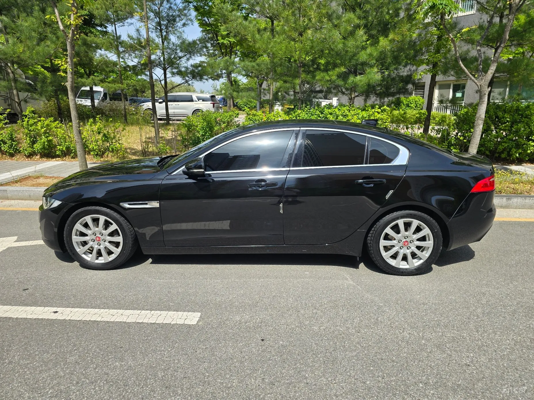 Jaguar XE превью 5