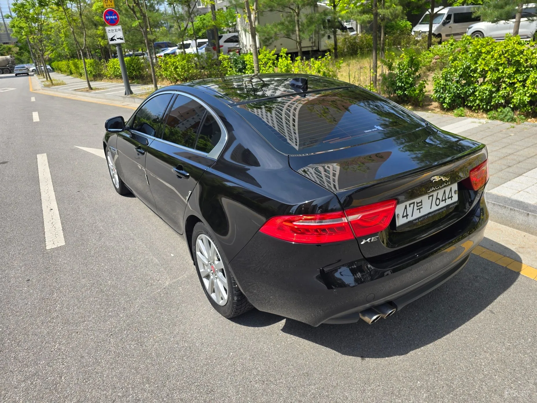 Jaguar XE превью 7