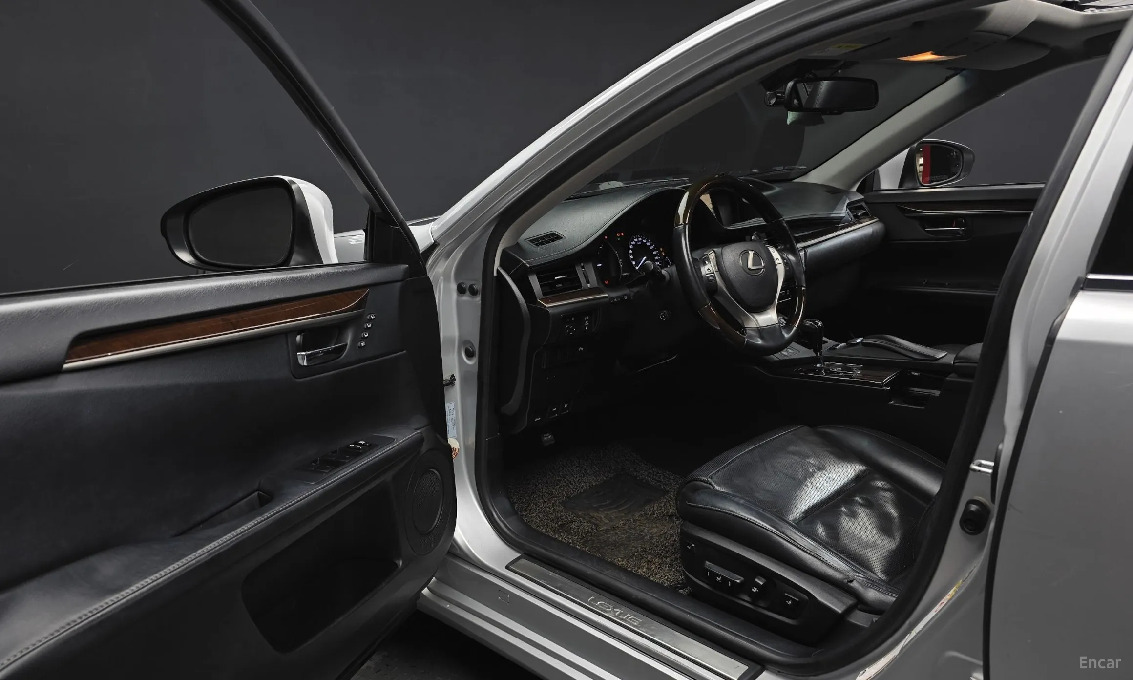 Lexus New ES300h превью 10