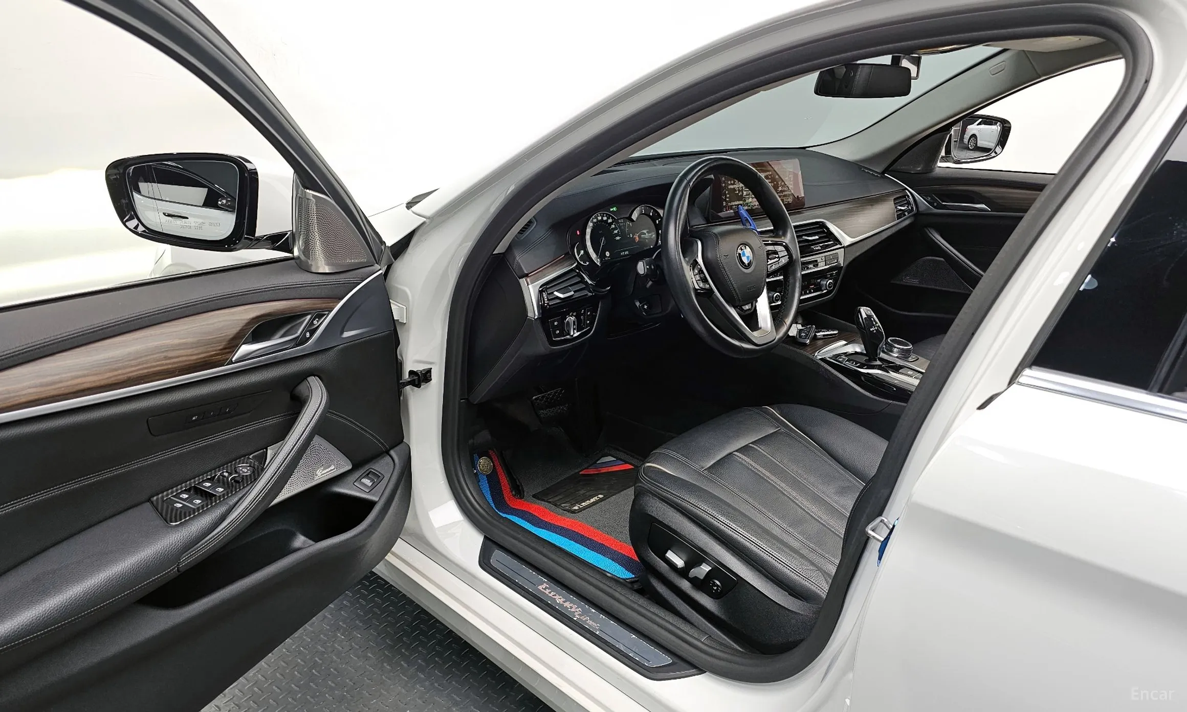 BMW 5 Series (G30) превью 10