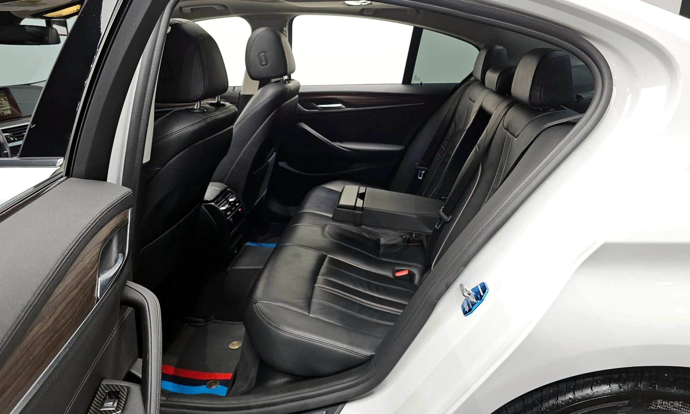 BMW 5 Series (G30) превью 11