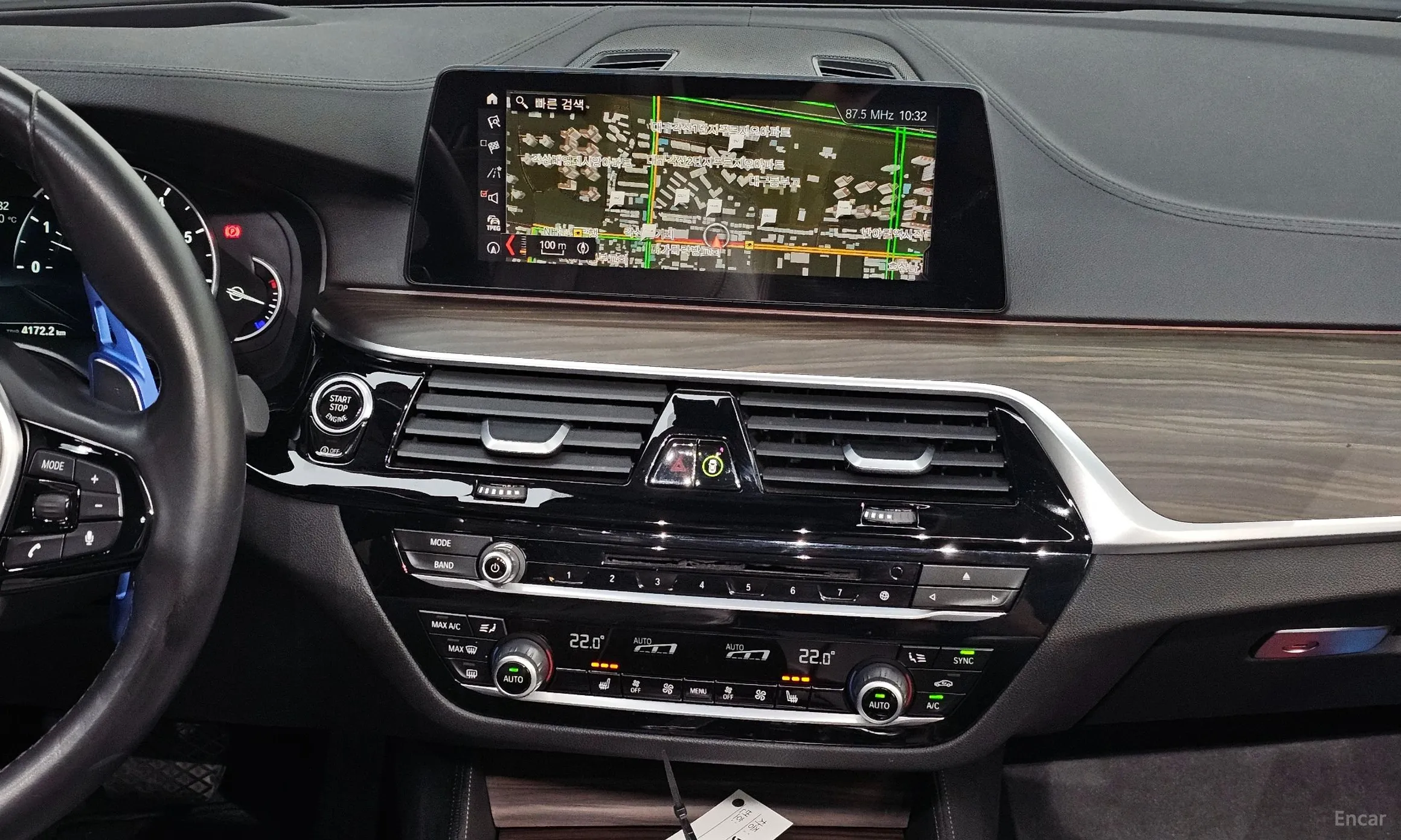 BMW 5 Series (G30) превью 13