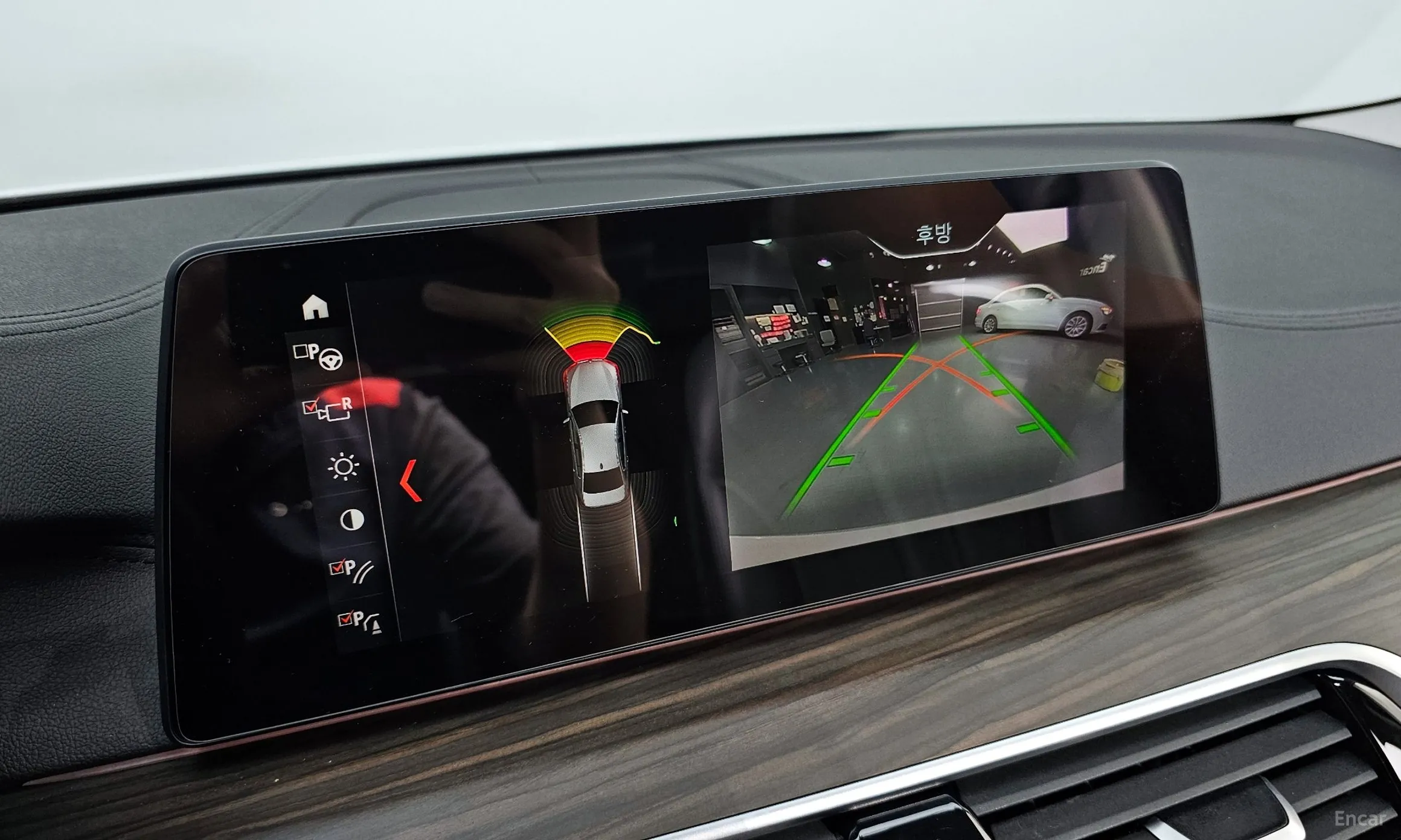 BMW 5 Series (G30) превью 14