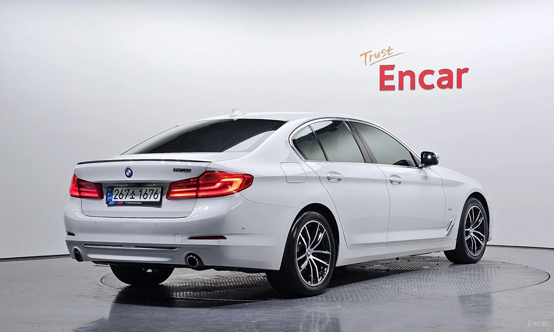 BMW 5 Series (G30) превью 2
