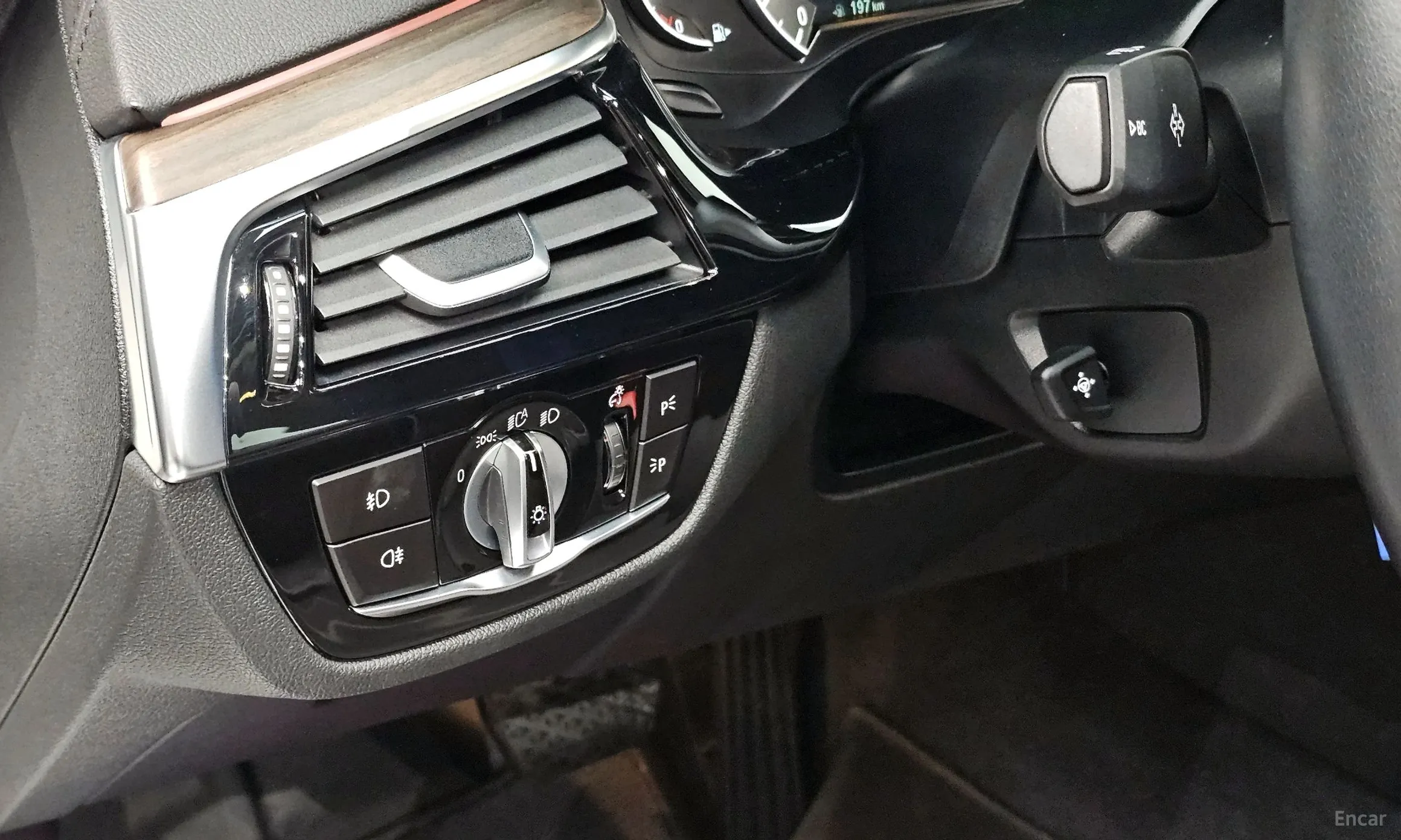 BMW 5 Series (G30) превью 16