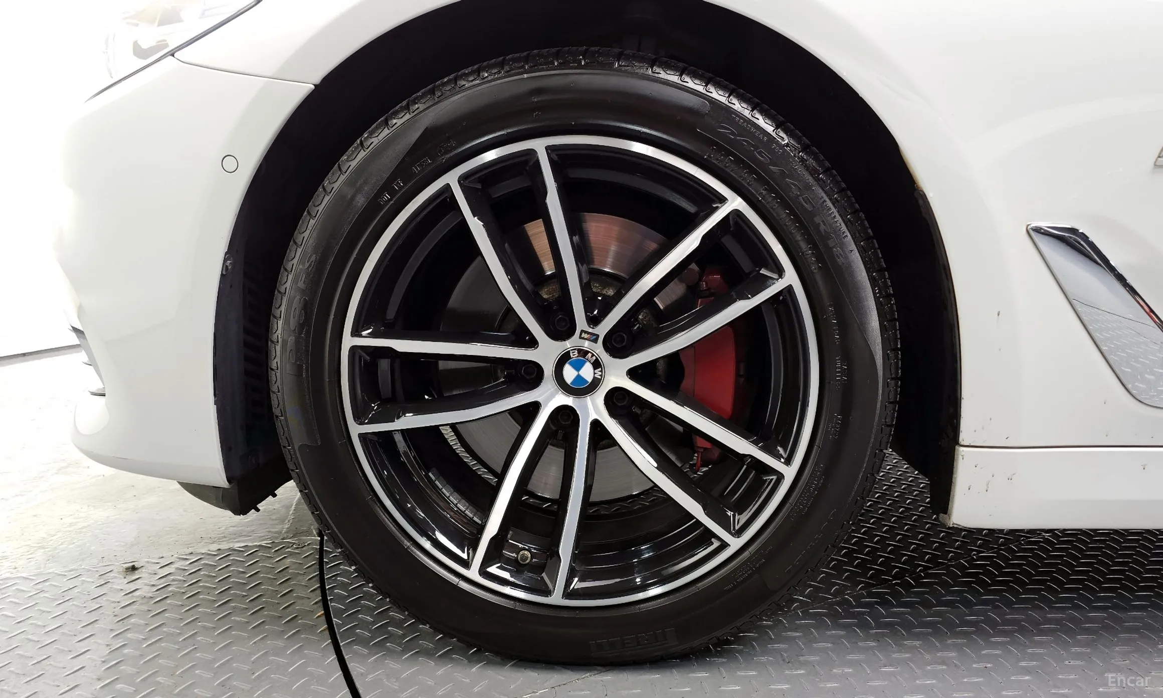 BMW 5 Series (G30) превью 5