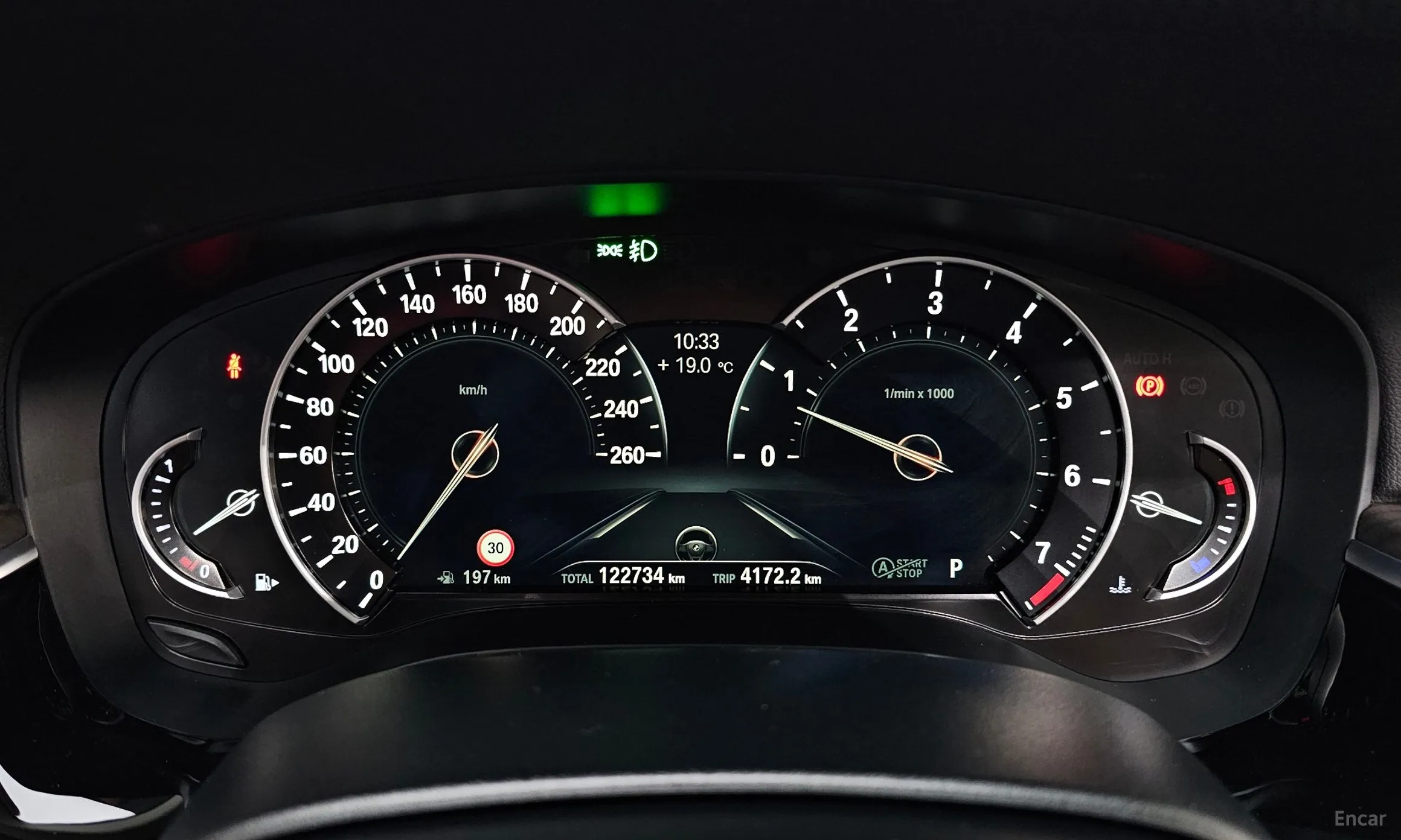 BMW 5 Series (G30) превью 8