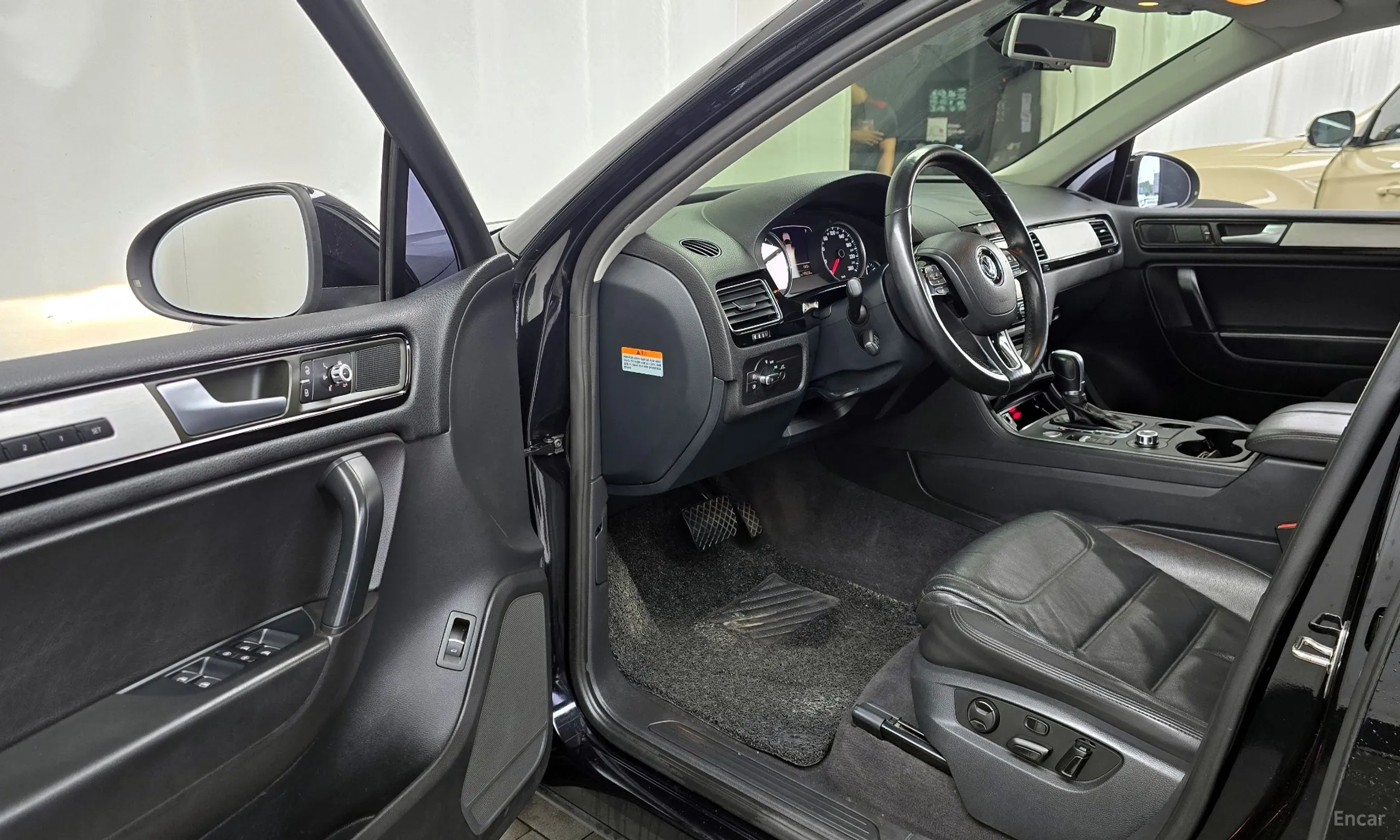 Volkswagen New Touareg превью 10
