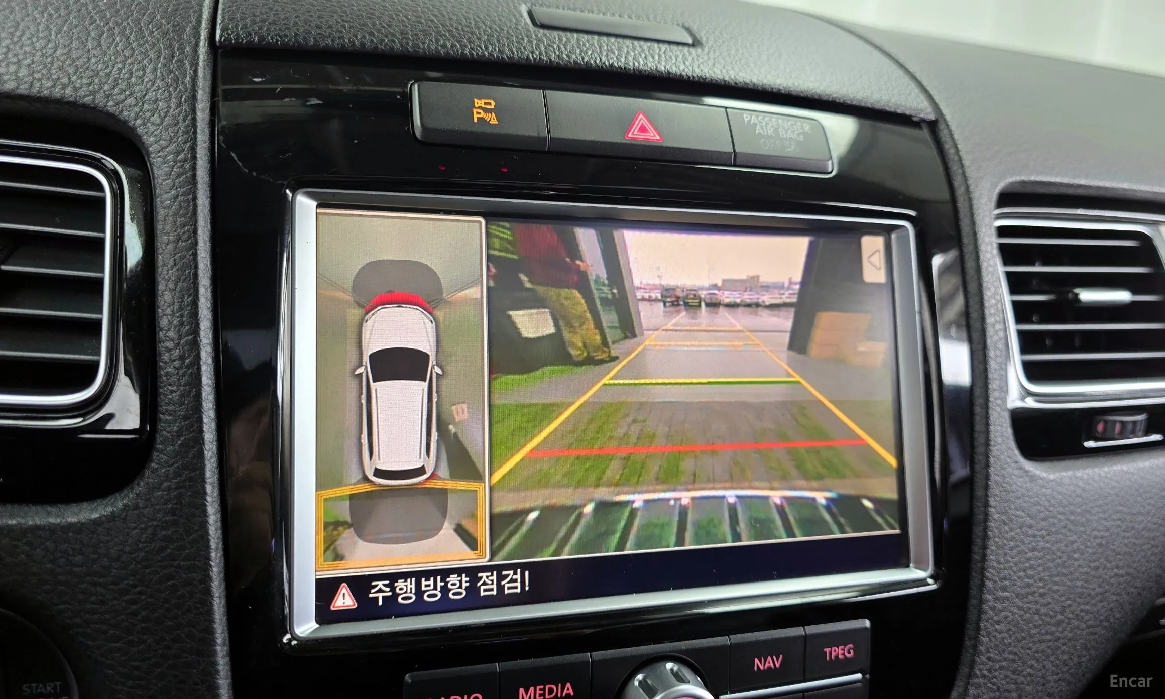 Volkswagen New Touareg превью 15
