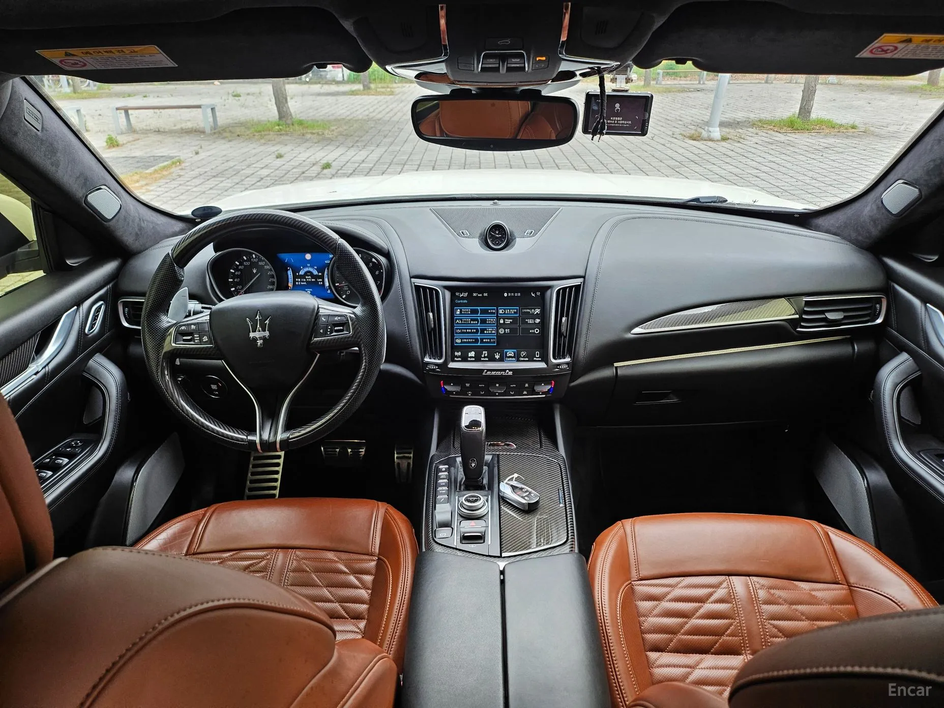 Maserati Levante превью 15