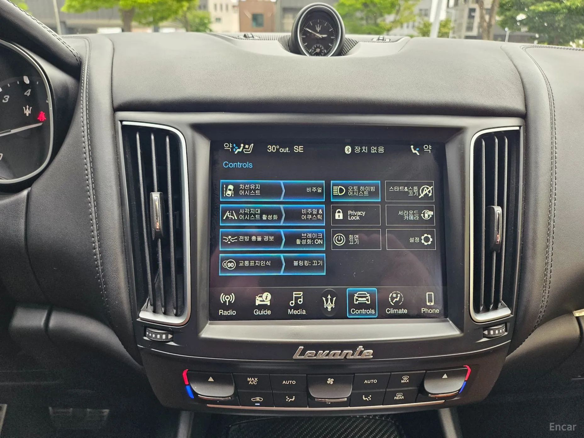 Maserati Levante превью 16