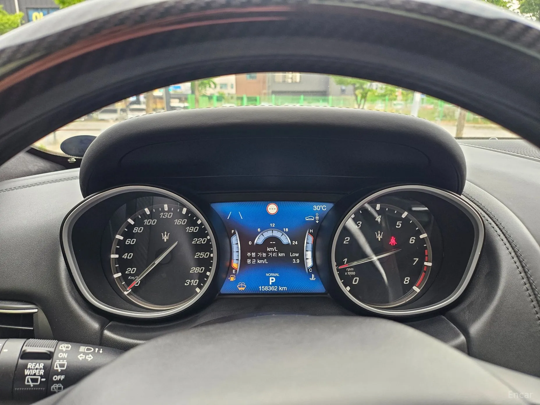 Maserati Levante превью 20