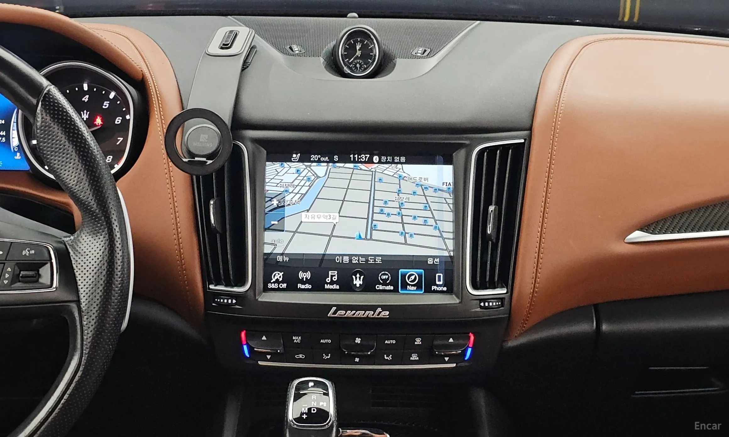 Maserati Levante превью 14