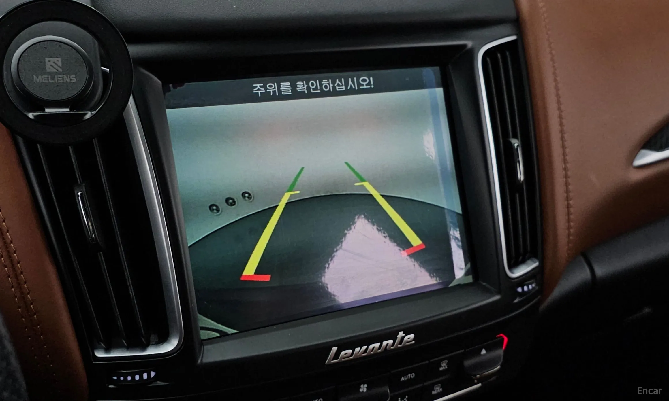Maserati Levante превью 15