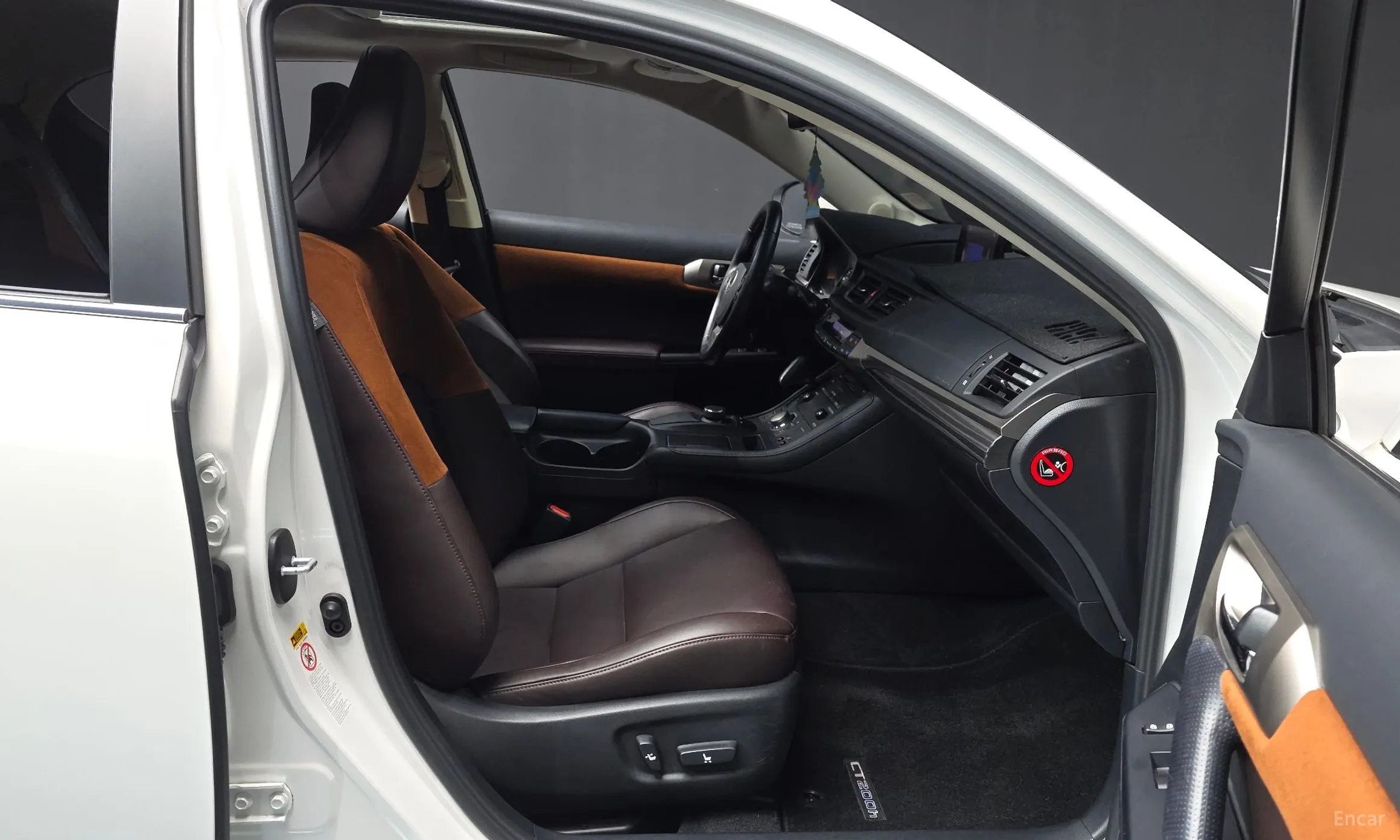 Lexus CT200h превью 11
