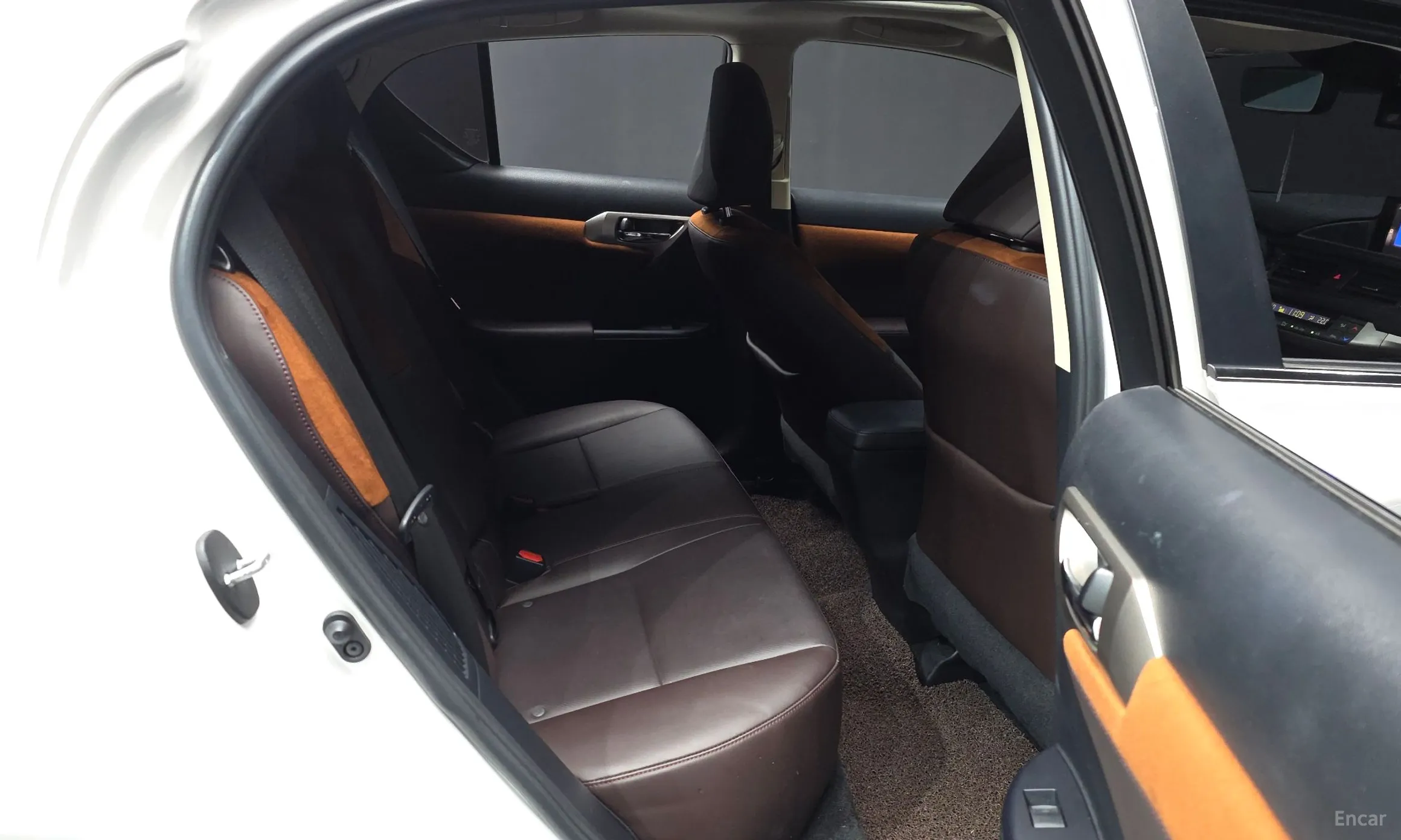 Lexus CT200h превью 12