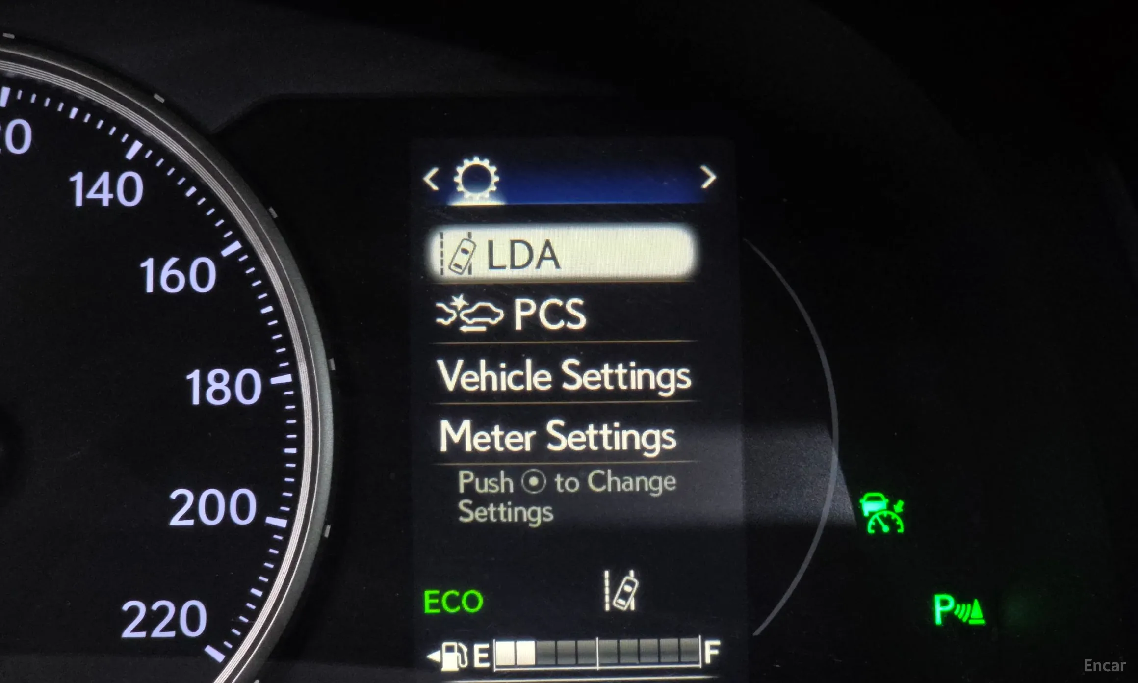 Lexus CT200h превью 16