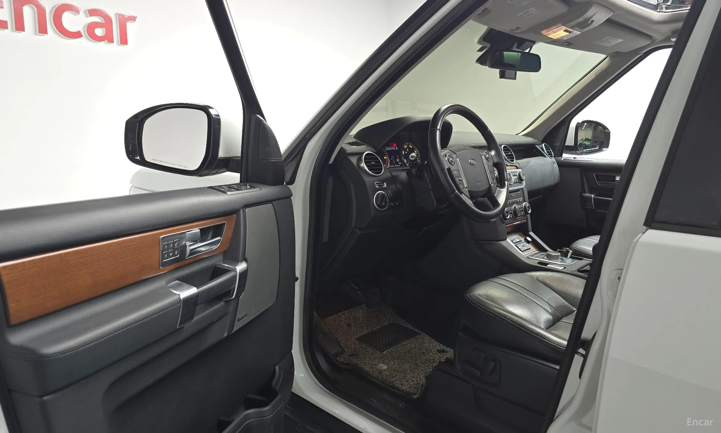 Land Rover Discovery 4 превью 10