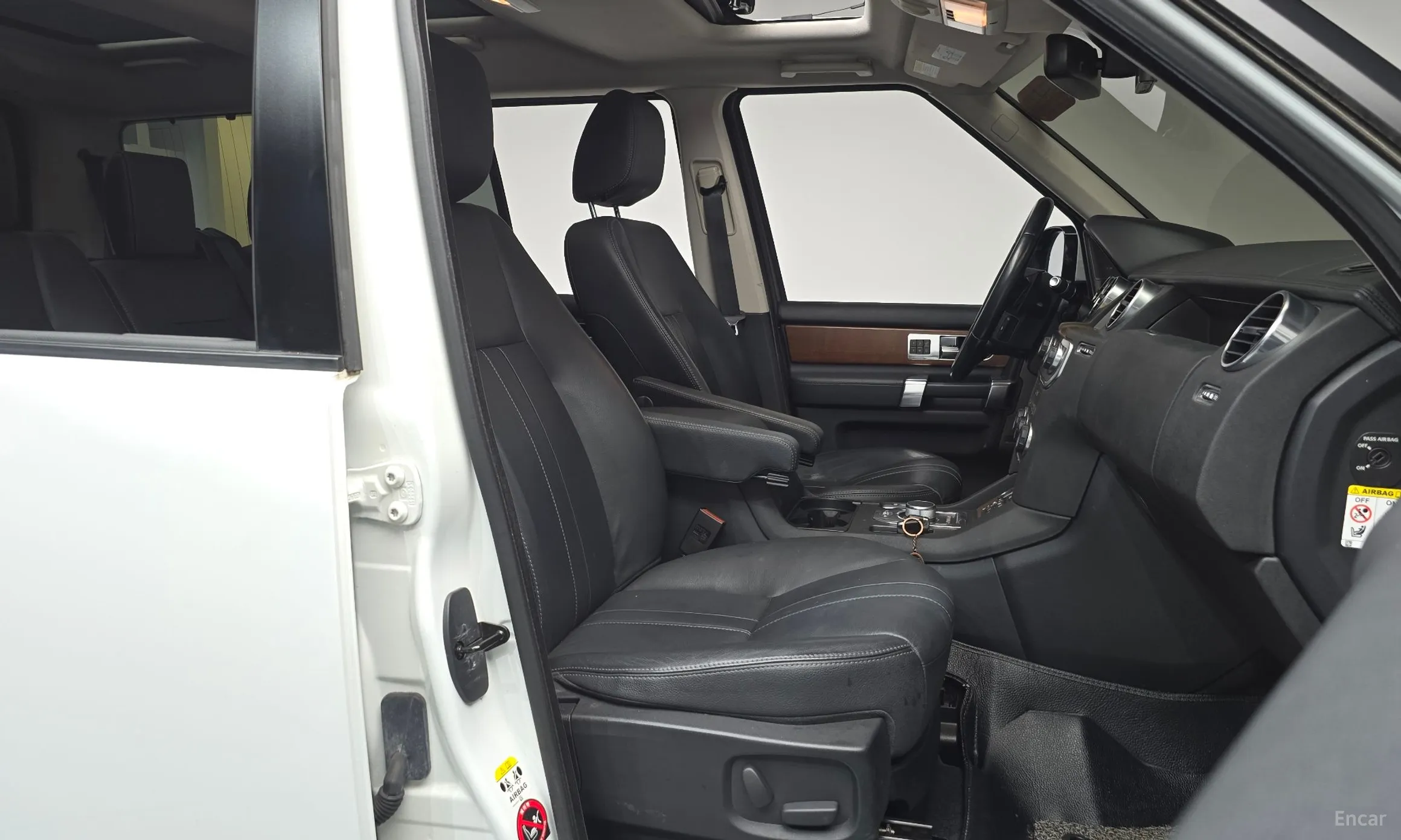 Land Rover Discovery 4 превью 11