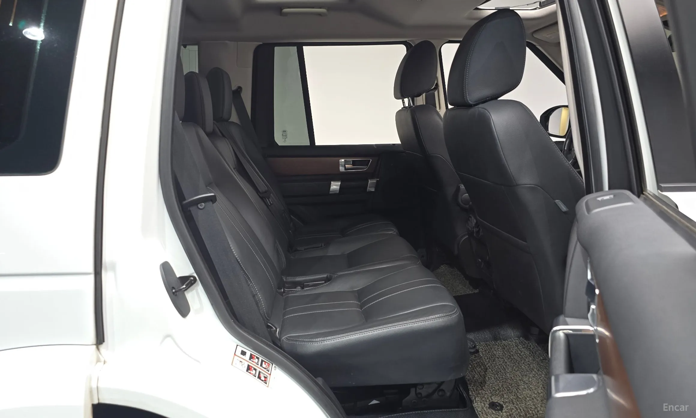 Land Rover Discovery 4 превью 12