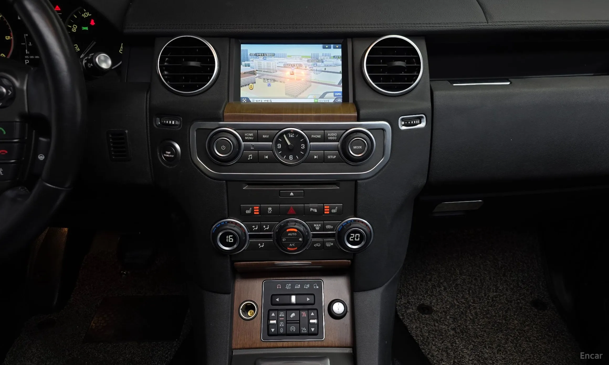 Land Rover Discovery 4 превью 14