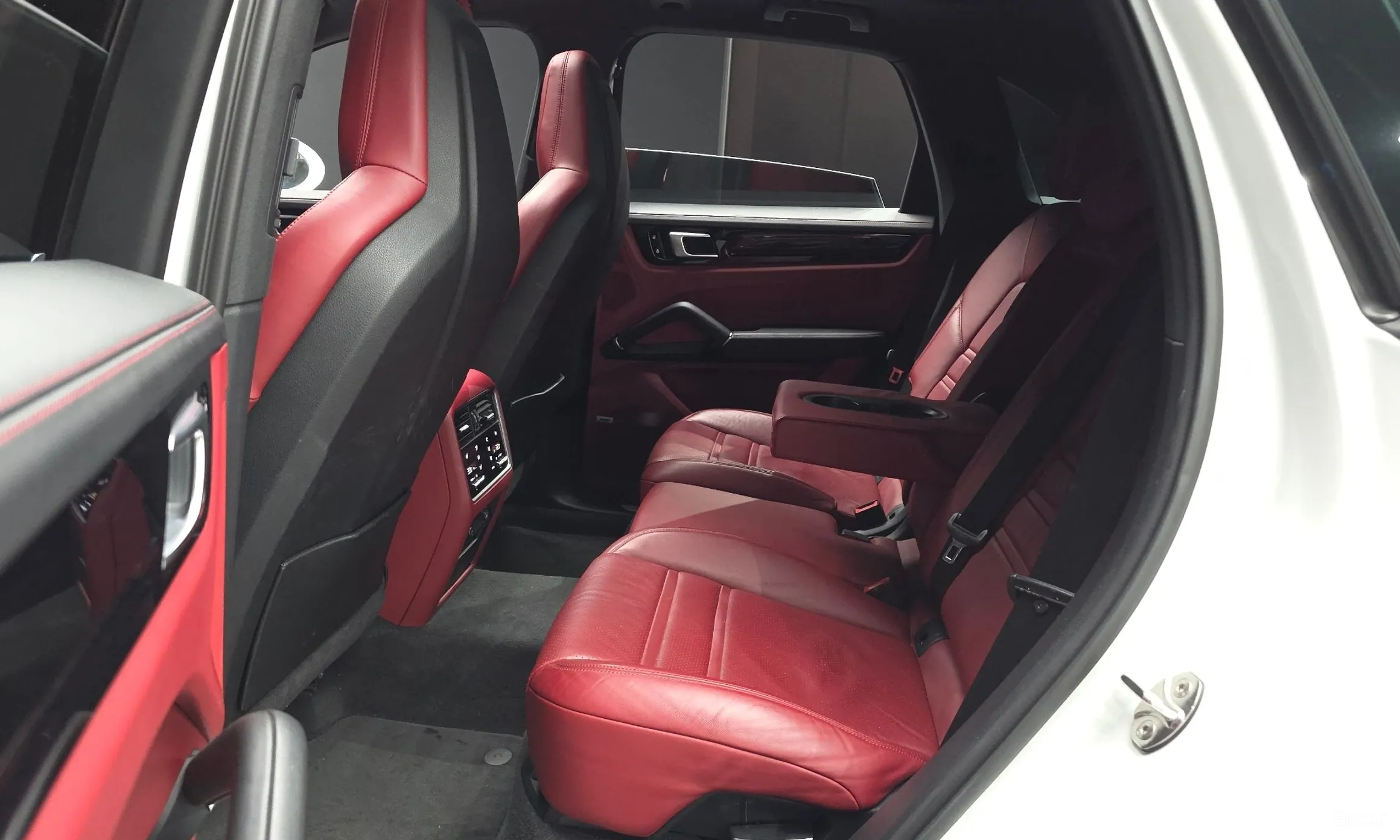 Porsche Cayenne (PO536) превью 12