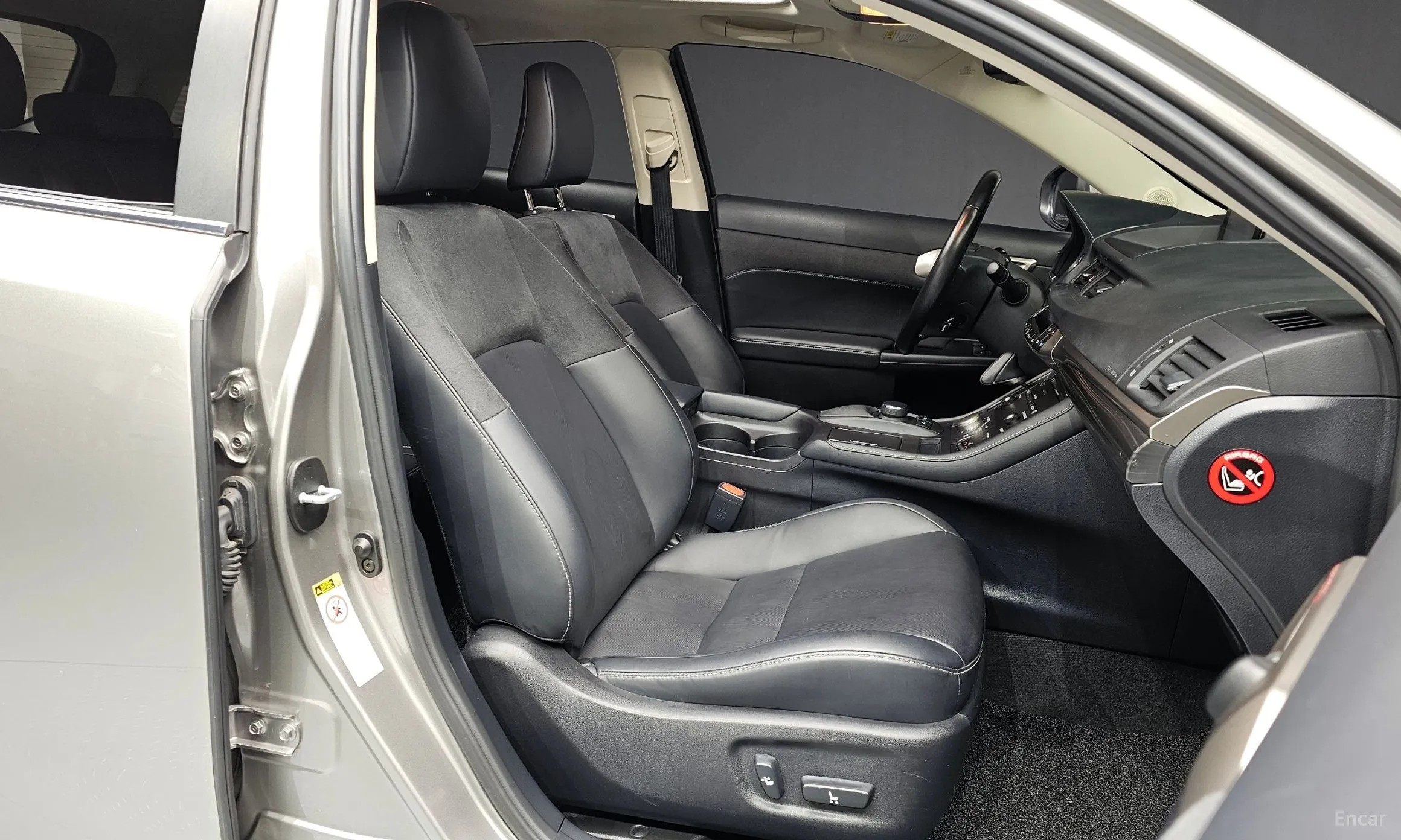 Lexus CT200h превью 11