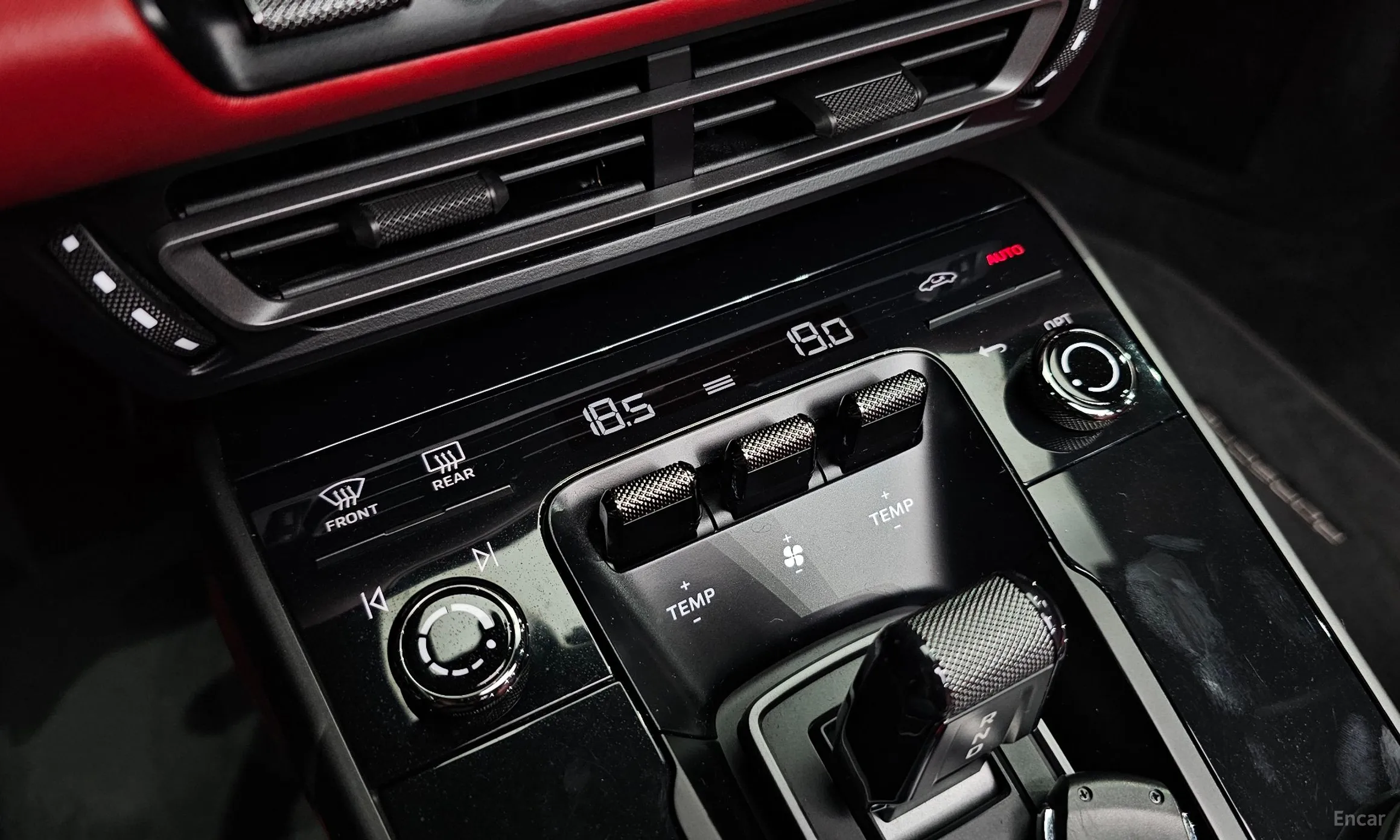 Porsche 911 (992) превью 20