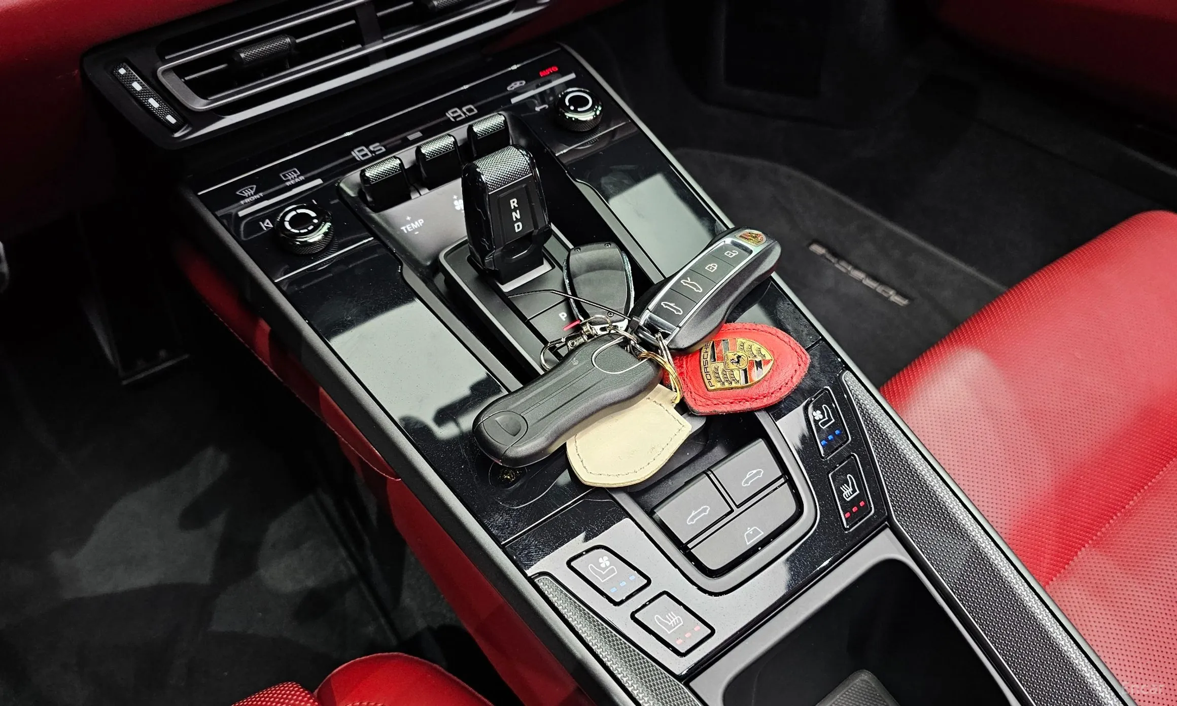 Porsche 911 (992) превью 9