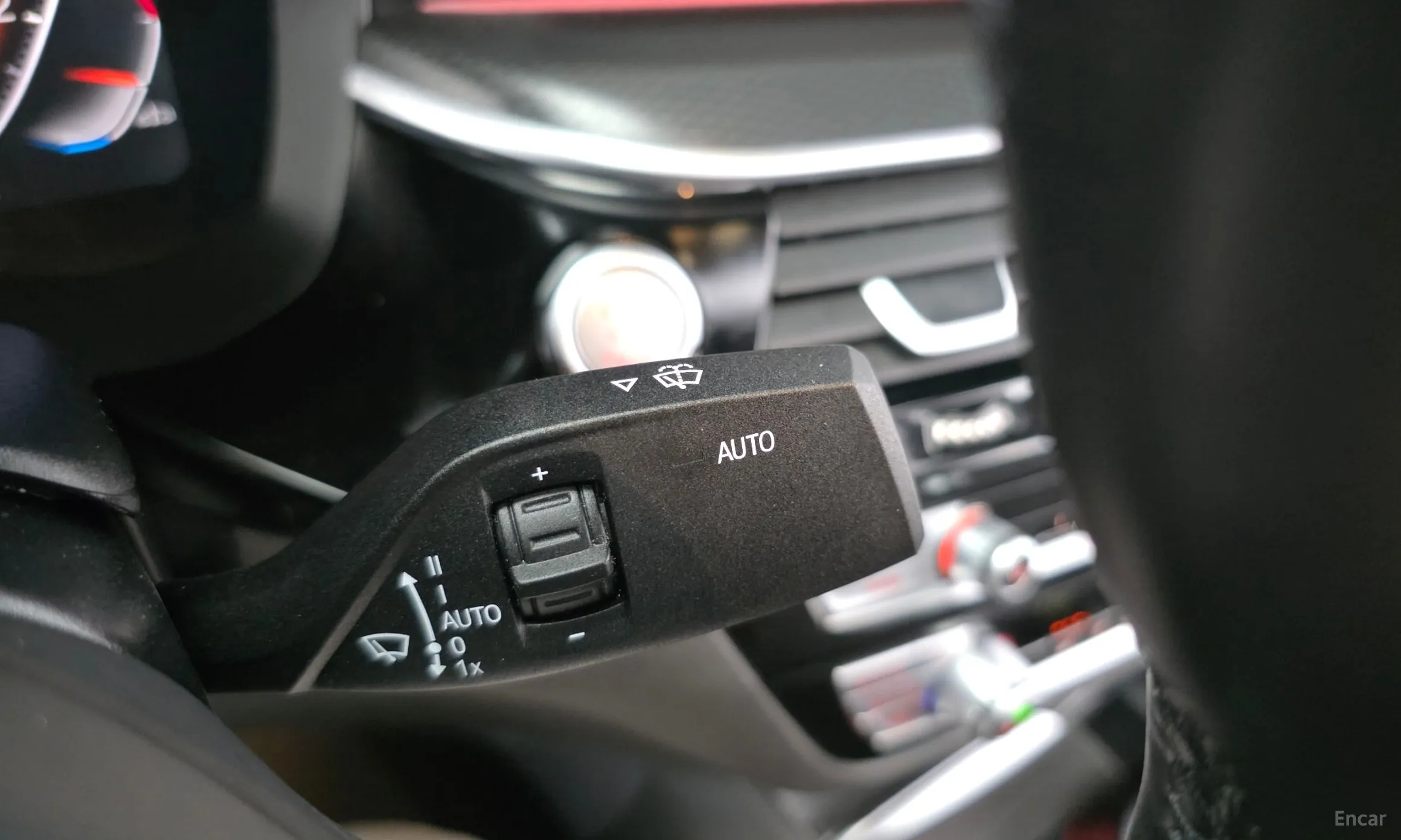 BMW 5 Series (G30) превью 13