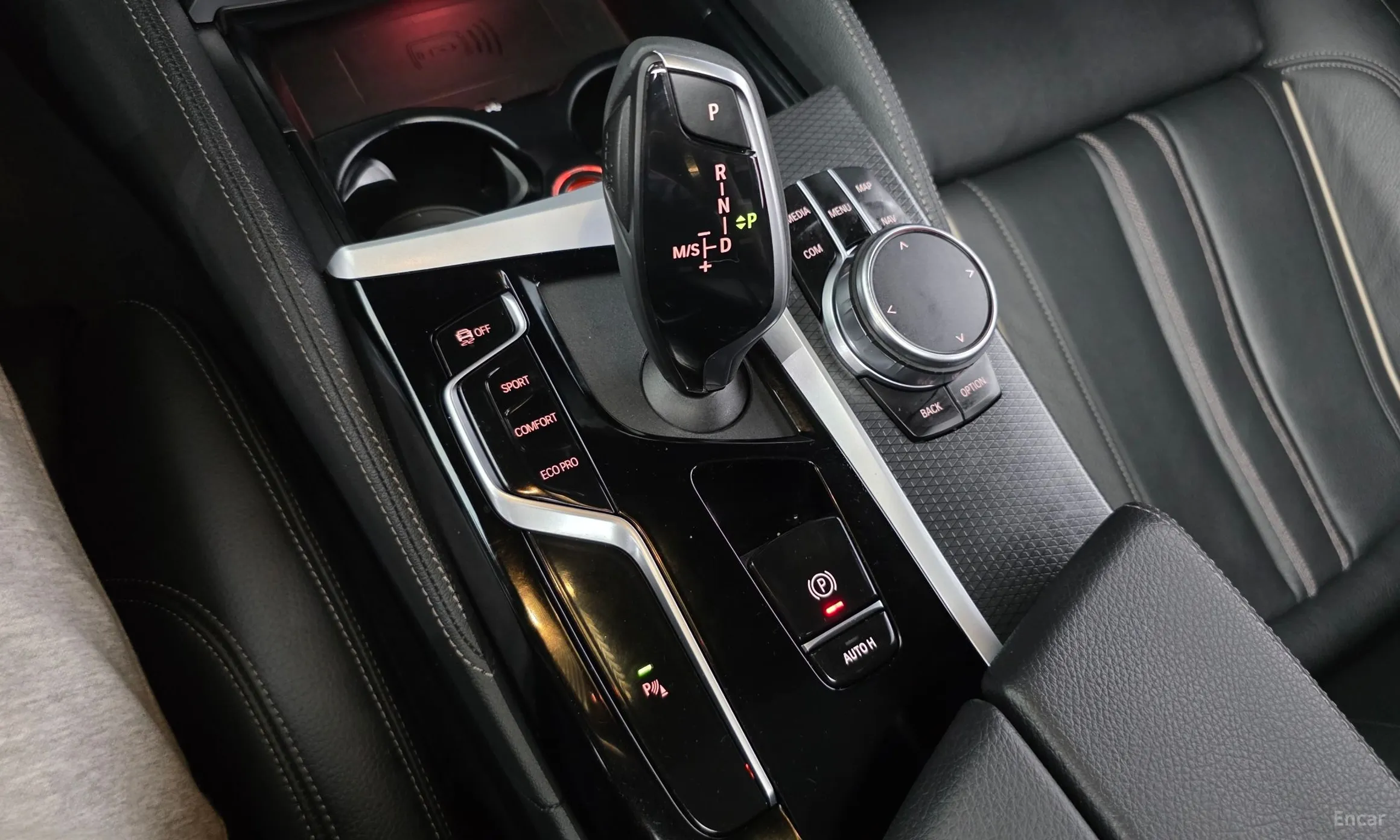 BMW 5 Series (G30) превью 9