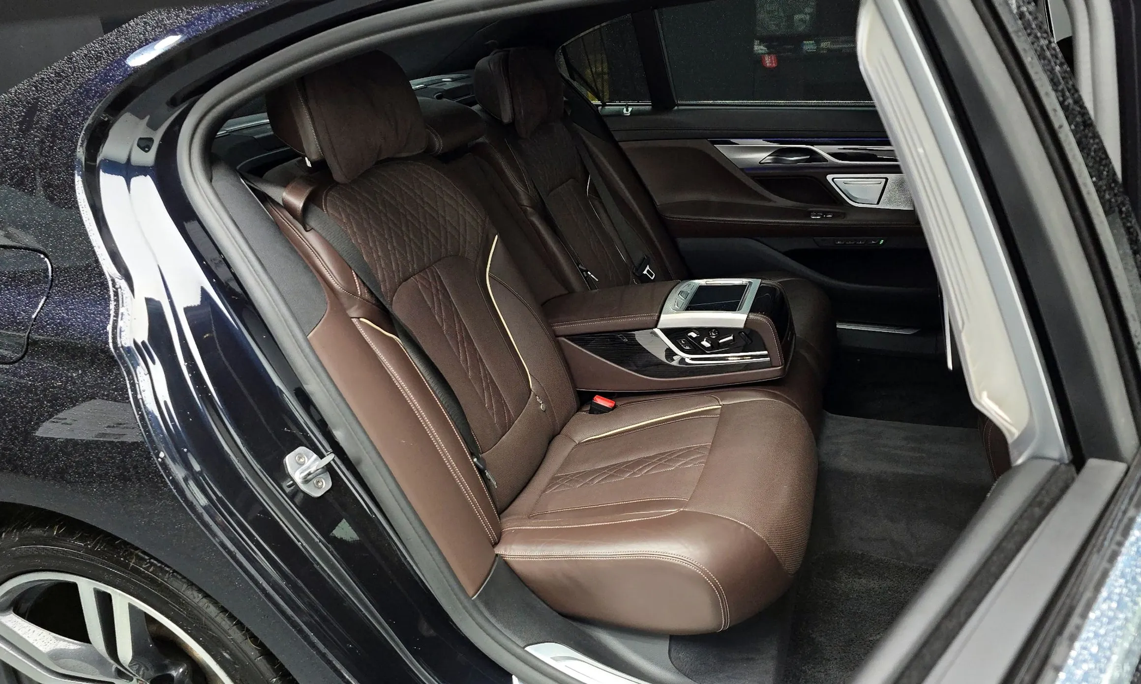 BMW 7 Series (G11) превью 12