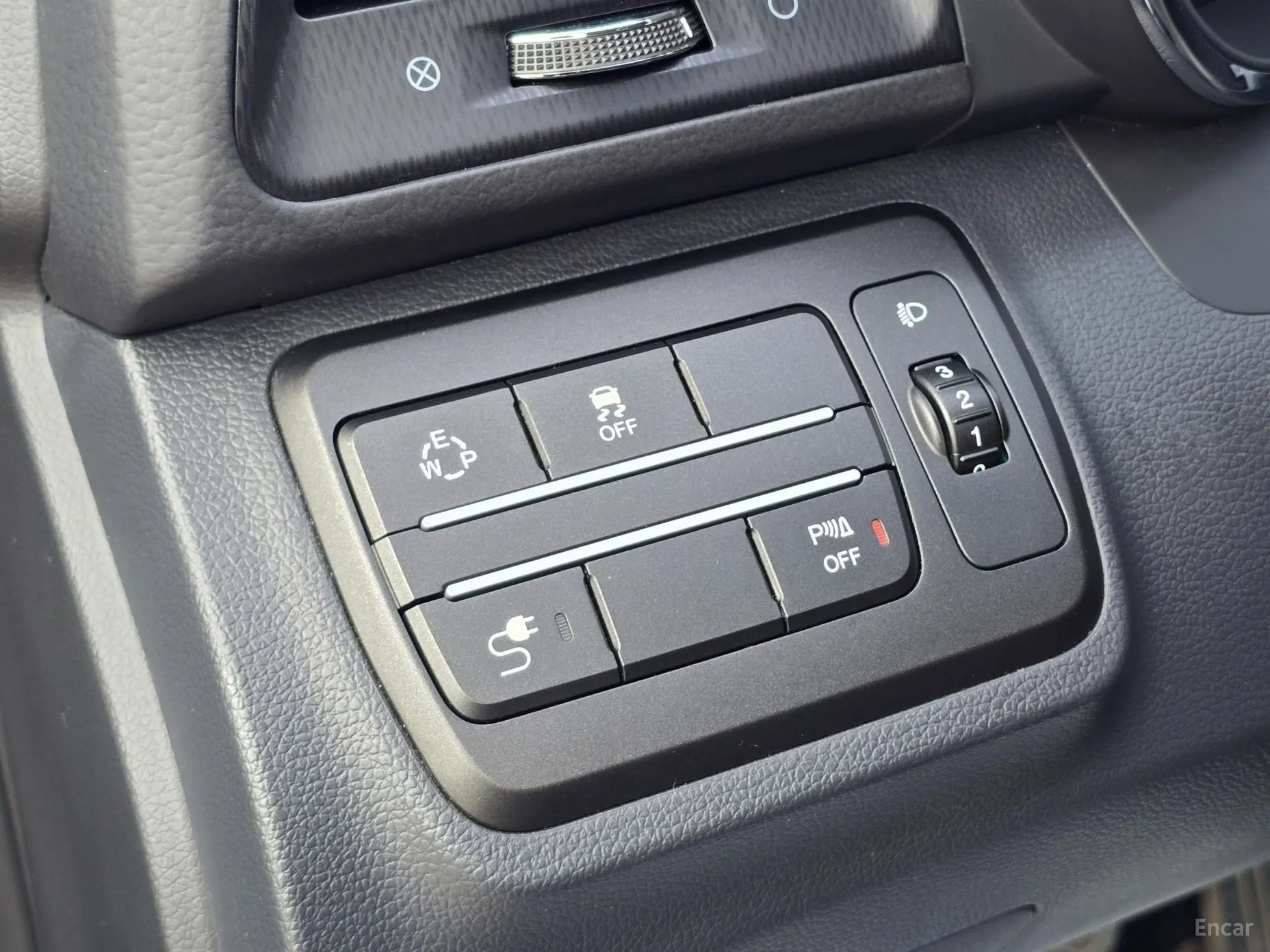 KG Mobility (SsangYong) Tivoli Air превью 10