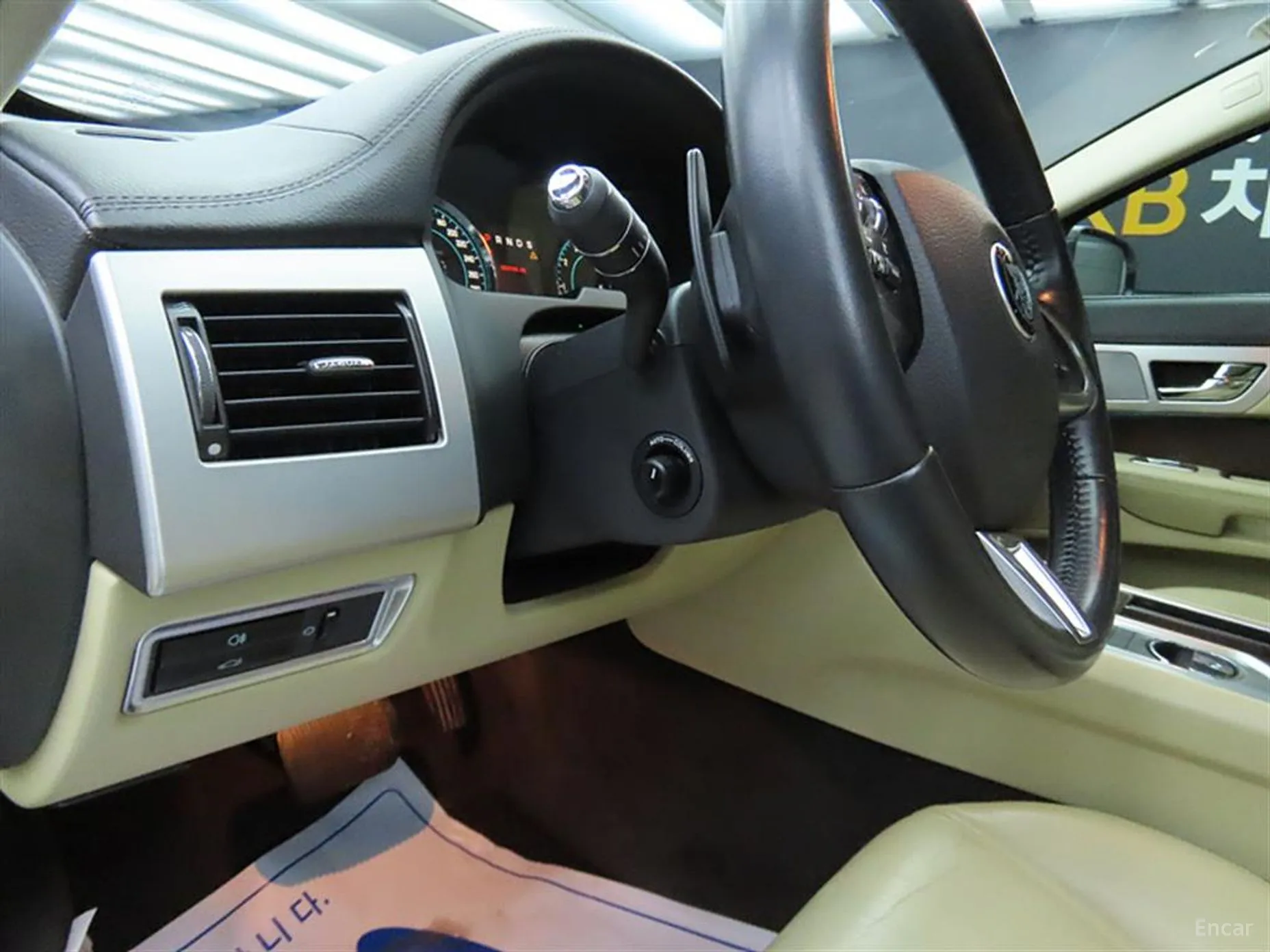 Jaguar New XF превью 14