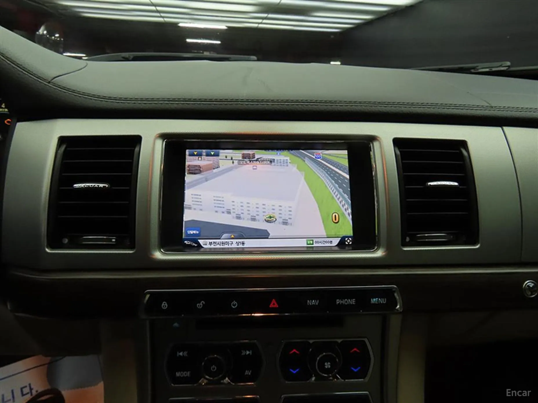 Jaguar New XF превью 16