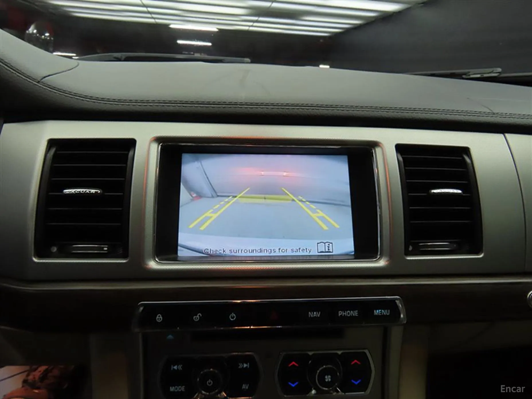 Jaguar New XF превью 17