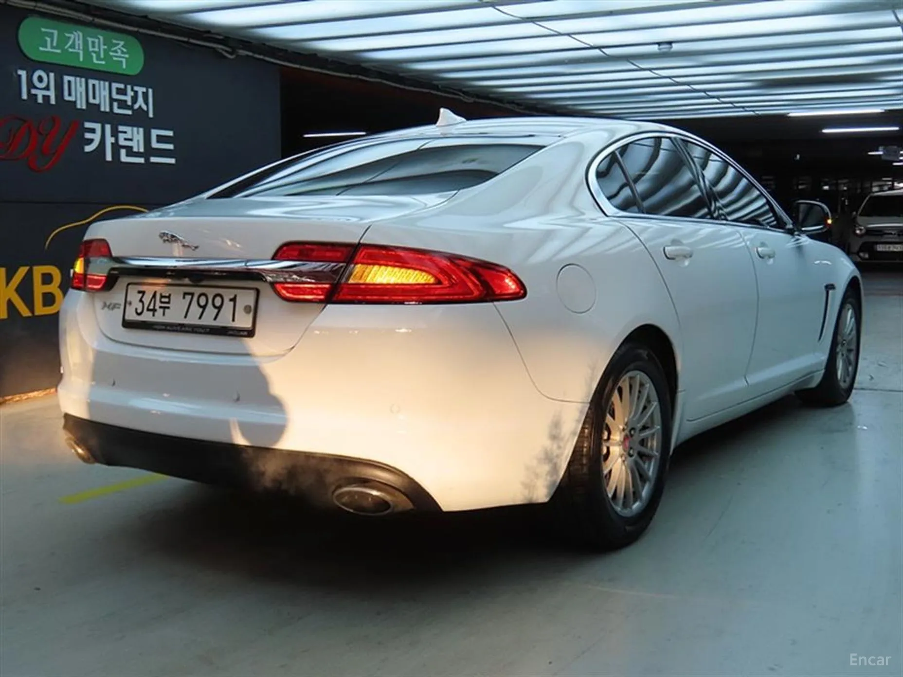 Jaguar New XF превью 4