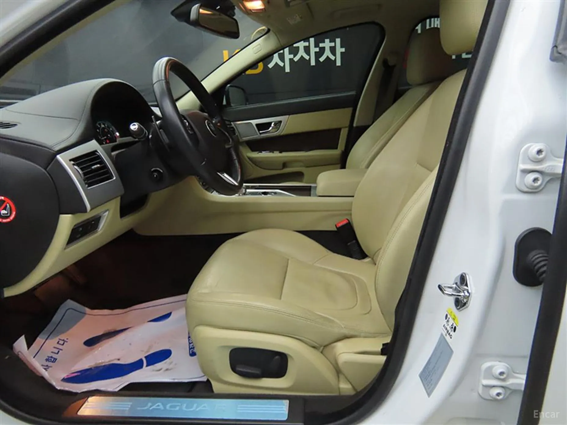 Jaguar New XF превью 5
