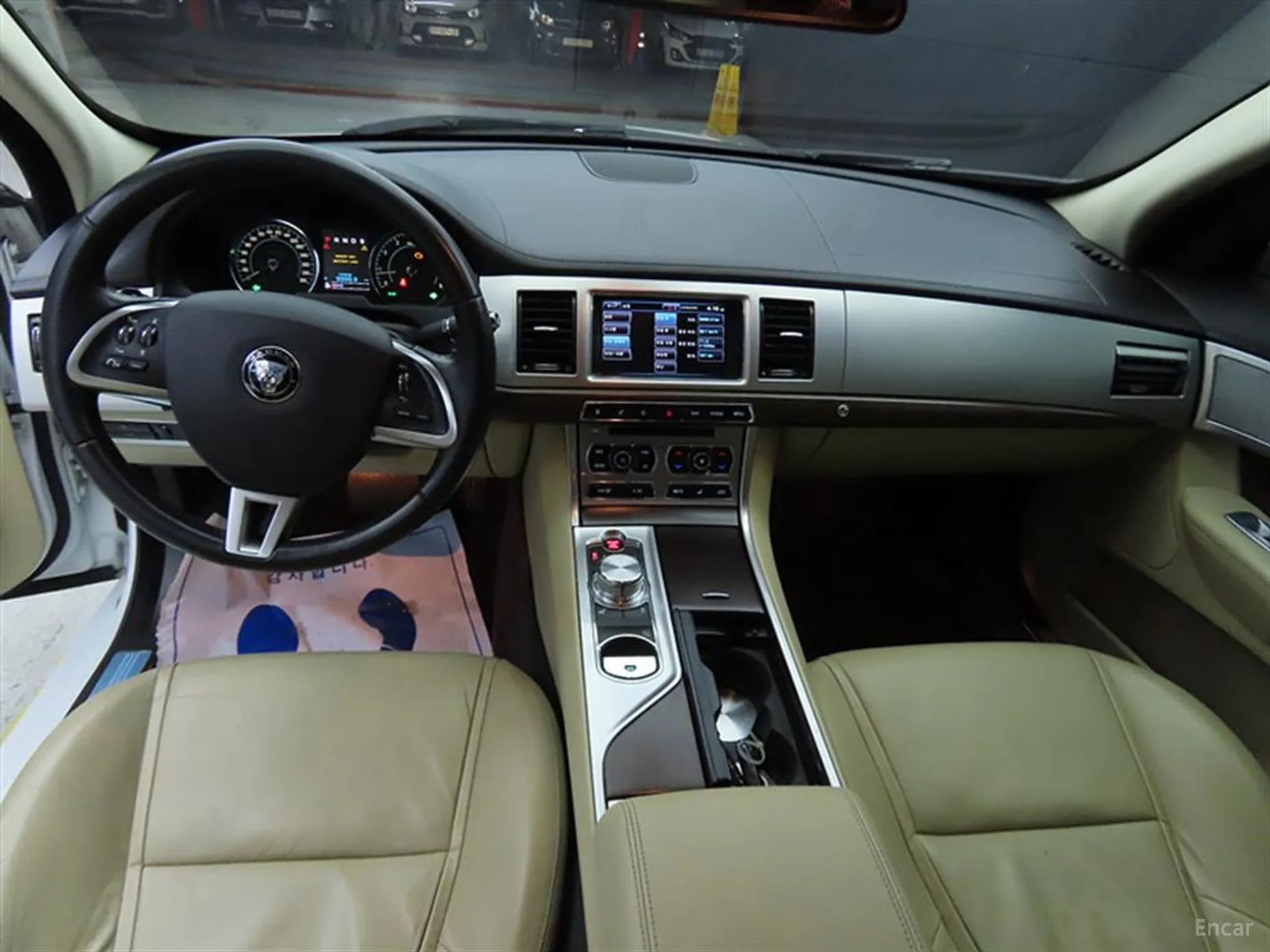 Jaguar New XF превью 7