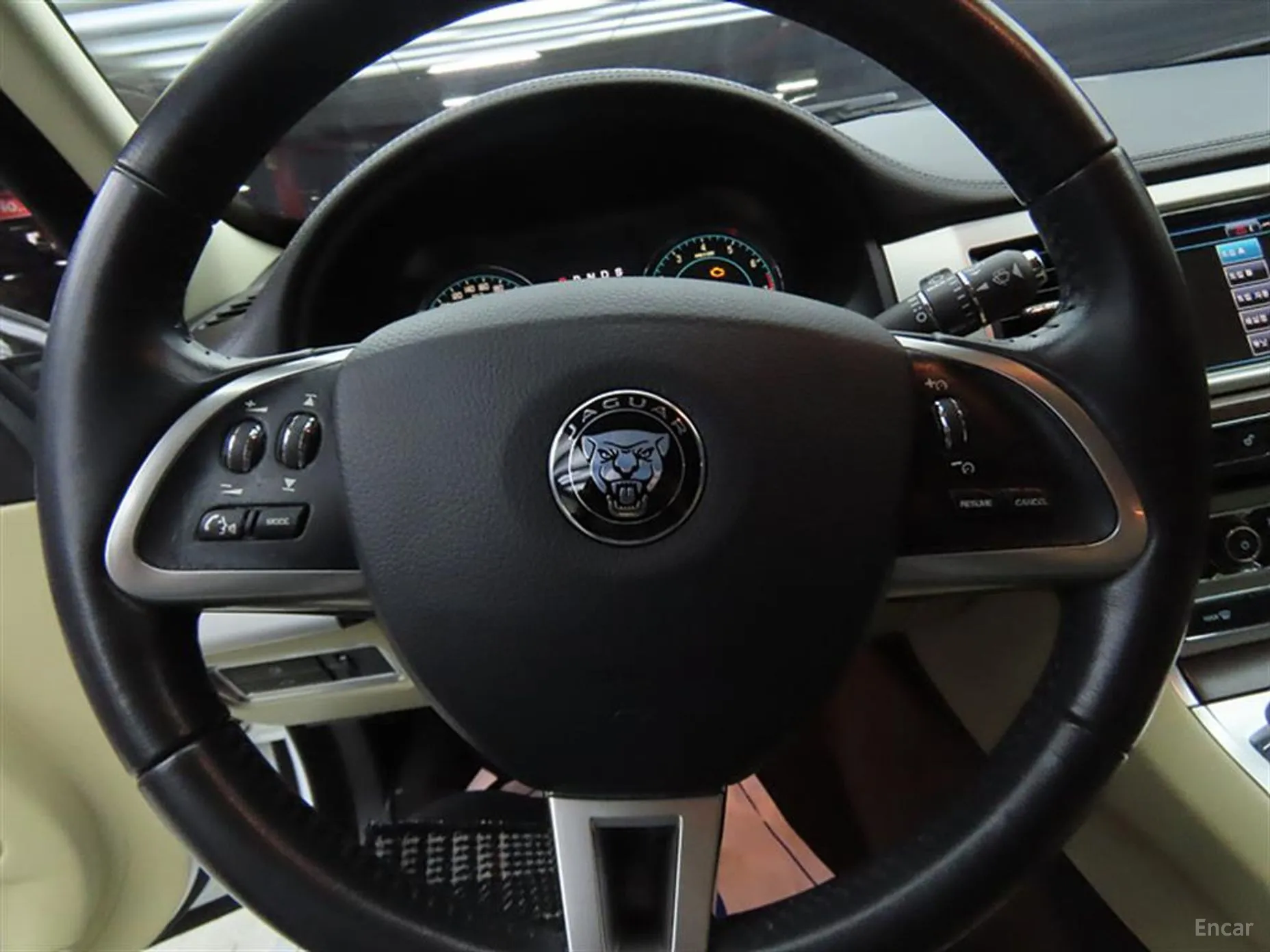 Jaguar New XF превью 8