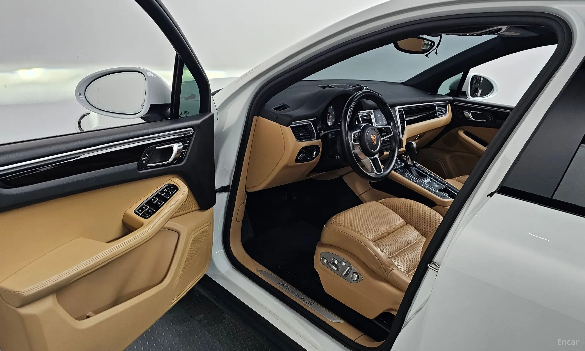 Porsche Macan превью 10